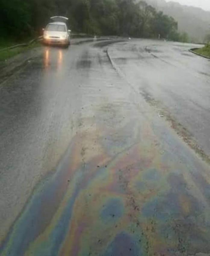 Leo Na Pista Molhada Causa Sequ Ncia De Acidentes Na Br Em Gua U