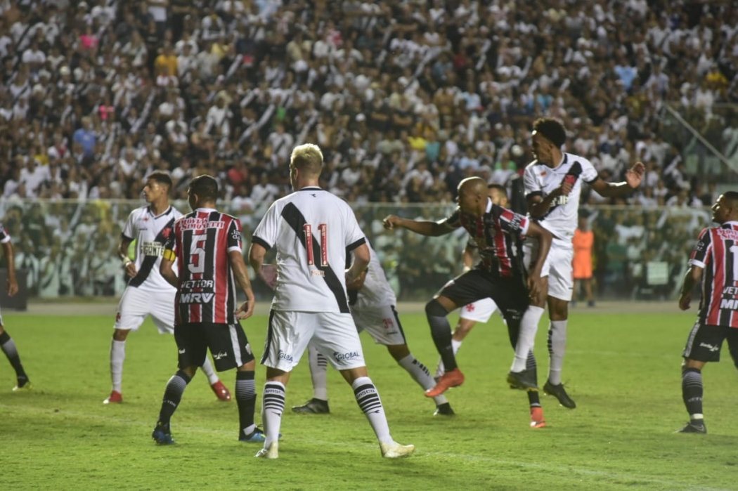 Serra e Vasco se enfrentaram na noite de ontem no Kleber Andrade, pela Copa do Brasil