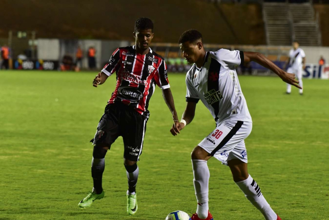 Marrony em ação no Kleber Andrade, no jogo entre Serra e Vasco, pela Copa do Brasil, em fevereiro. Crédito: Marcelo Prest