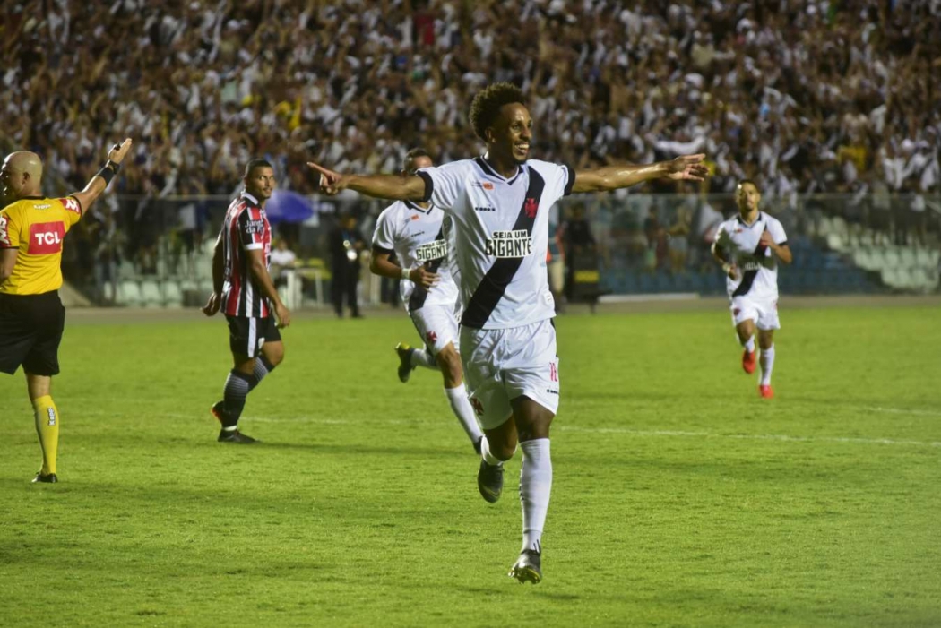 O volante Lucas Mineiro abriu o placar para o Vasco contra o Serra. Crédito: Marcelo Prest