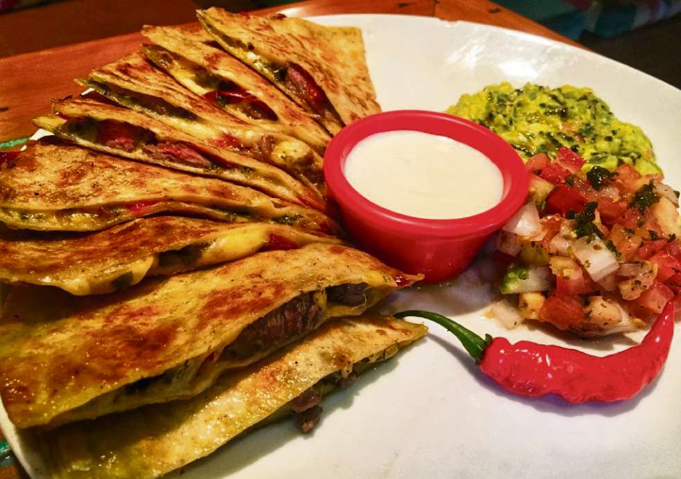 28/02/2019 - Cheese Steak Quesadilla, do Los Chicos, é boa sugestão em Vitória para os apreciadores da gastronomia mexicana. Crédito: Ubirajara Pinto/Divulgação