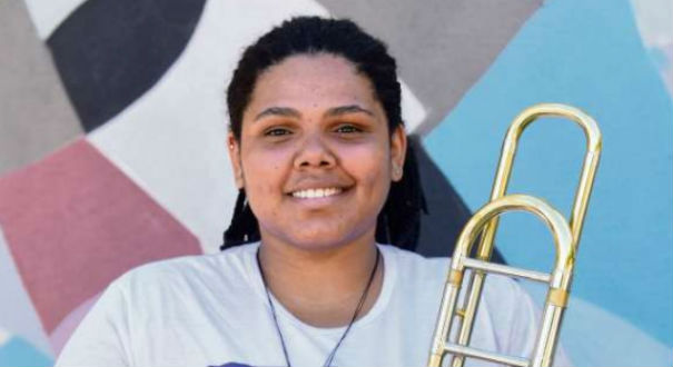 Tatiane da Cruz, toca trombone no grupo Tocata Brass, da Faculdade de Música do Espírito Santo (Fames). Crédito: Ricardo Medeiros