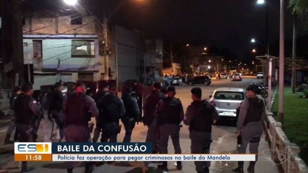 Policiais militares se preparam para reprimir baile clandestino na Estrada de Capuaba, em Vila Velha. Crédito: G1