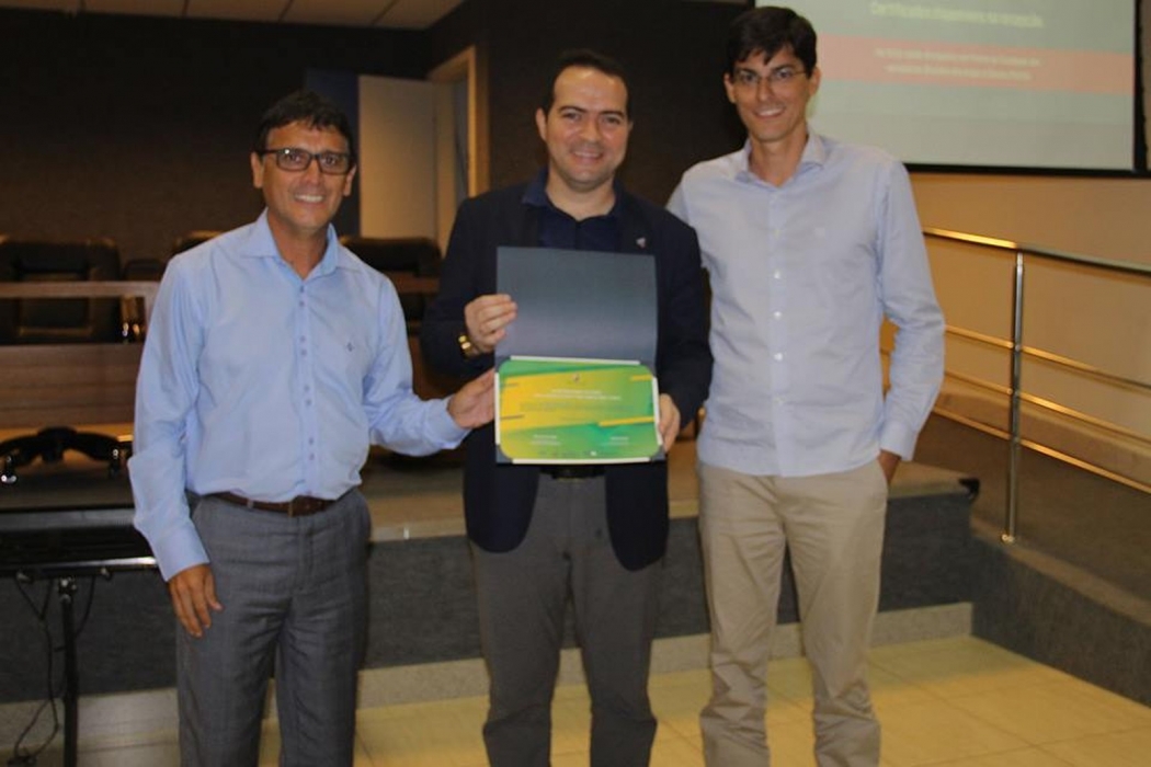Os organizadores da palestra de Marcelo Paz, presidente do Fortaleza, foram os vereadores Sandro Parrini (PDT) e Mazinho dos Anjos (PSD) . Crédito: Cássio Neves/Divulgação