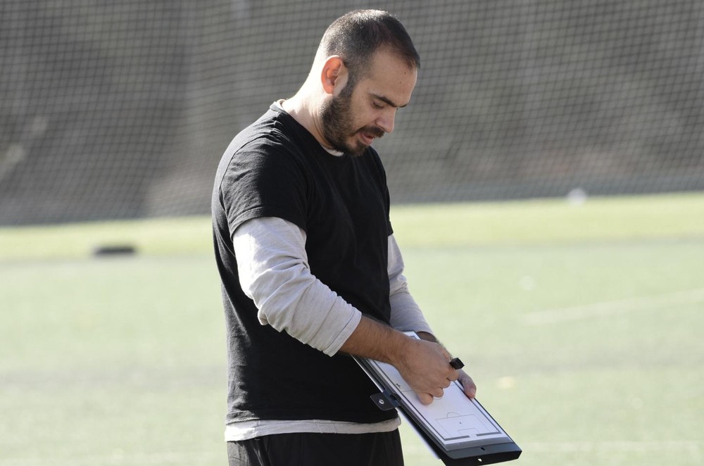 Quique Silvestre já teve trabalhos por clubes de base do futebol europeu . Crédito: Arquivo Pessoal