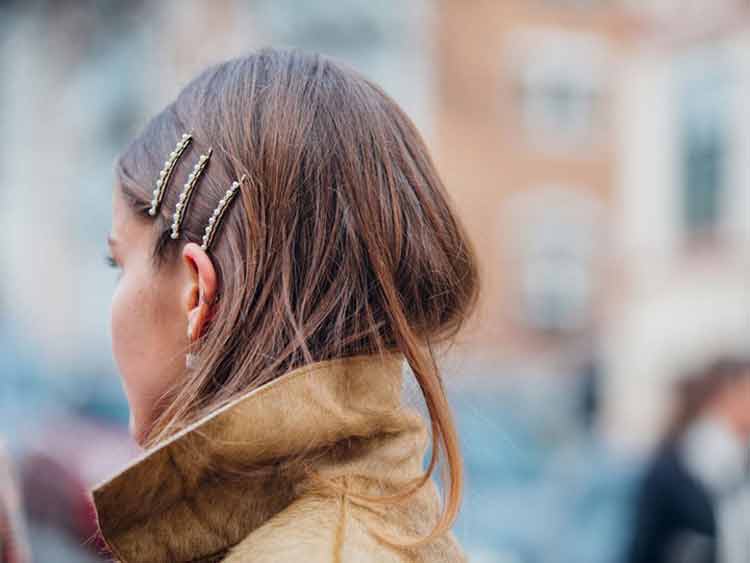 Grampos e presilhas retornam a moda . Crédito: Pinterest