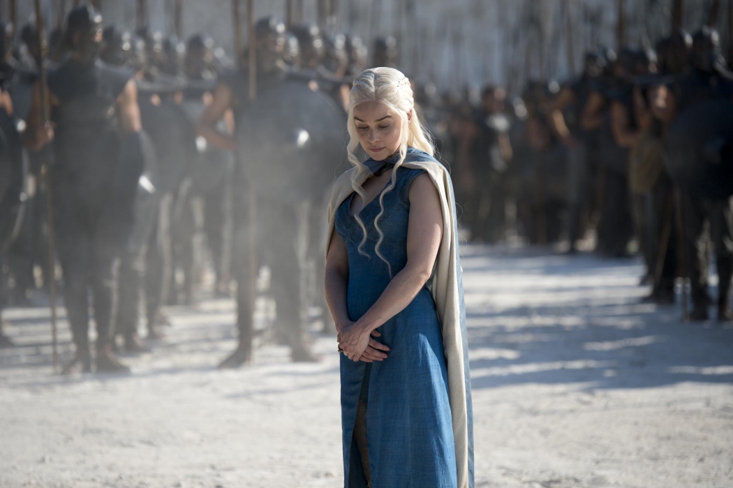 Game of Thrones: Daenerys Targaryen decide continuar em Essos após a morte de Joffrey. Crédito: HBO
