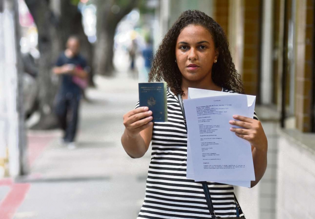Rafaela Sousa, de 28 anos, tem três cursos técnicos, mas está desempregada. Crédito: Fernando Madeira