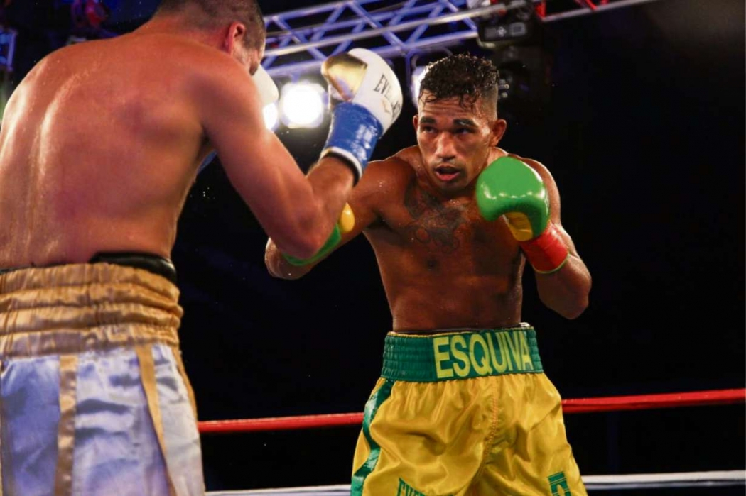 No Rio de Janeiro, capixaba Esquiva Falcão venceu a 23ª luta no boxe profissional. Crédito: Mário Palhares/Divulgação