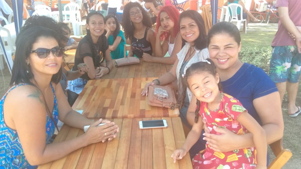 Priscila Soares, que é vigilante, veio com um grupo de mais de 10 pessoas lá de Vila Velha para curtir o festival na Ilha das Caieiras. Crédito: Caíque Verli