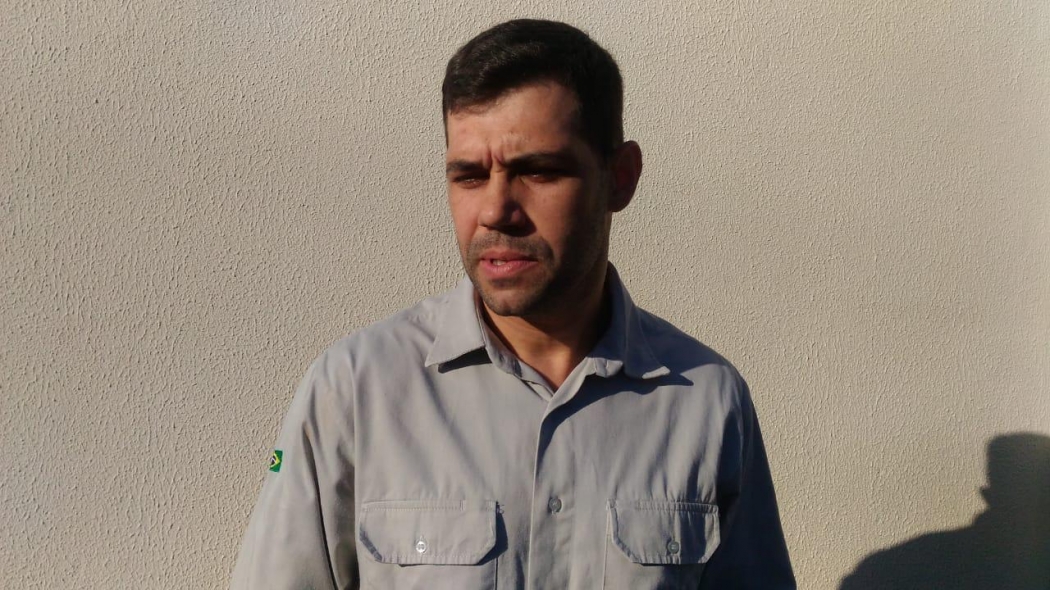 O pai Thiago Bergamaschi levou a filha, de 3 anos, na creche. Crédito: Eduardo Dias