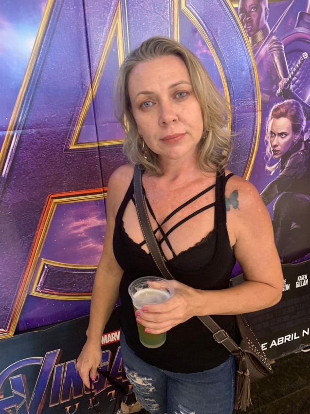 Lena Tragel, 43, pedagoga, enfrentou dificuldades para conseguir comprar ingresso para o filme