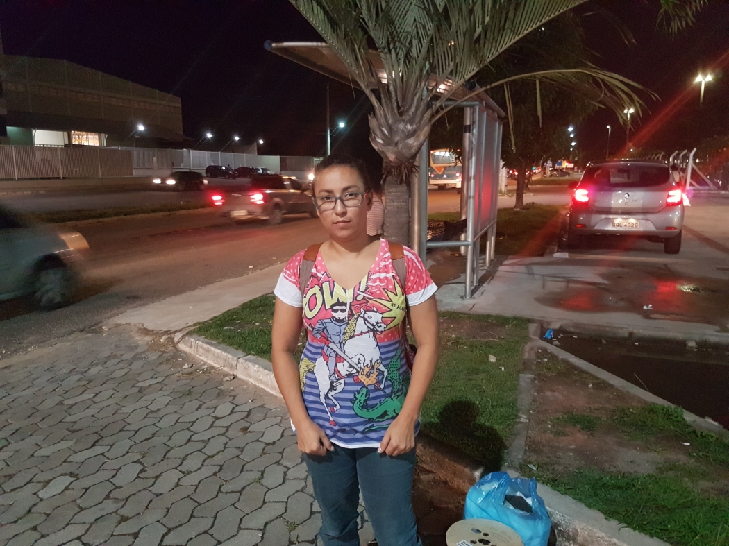 Após a interdição do terminal, as mudanças no trajeto deixaram a viagem da professora Francielli Siqueira duas horas mais demorada. Crédito: José Carlos Schaeffer