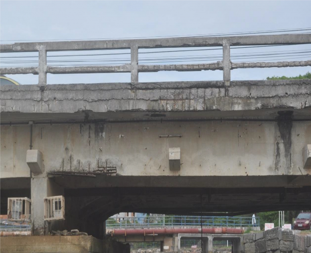 Ponte de Jacaraípe apresenta ferragens expostas. Crédito: Divulgação | Abenc