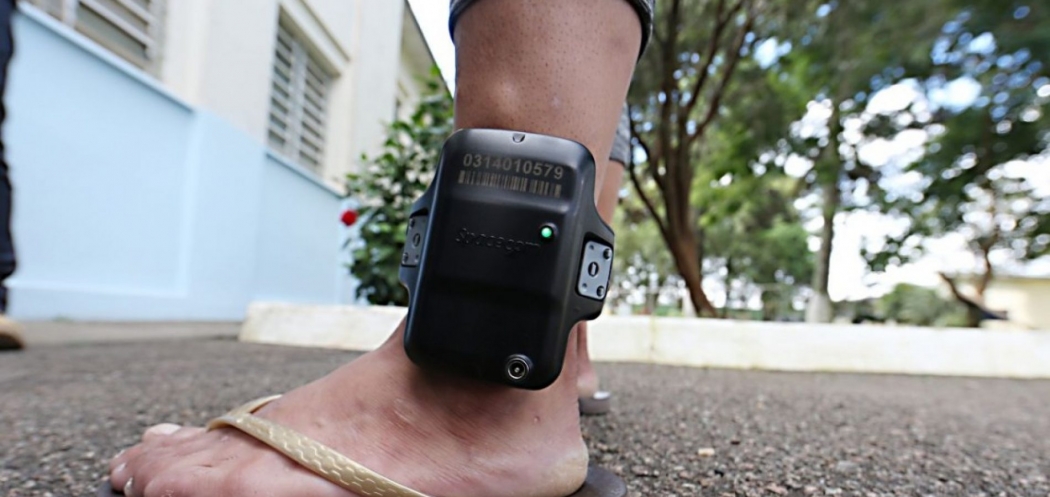 Apenas 250 dos 23 mil presos no Estado estão com tornozeleira eletrônica. Crédito: Divulgação