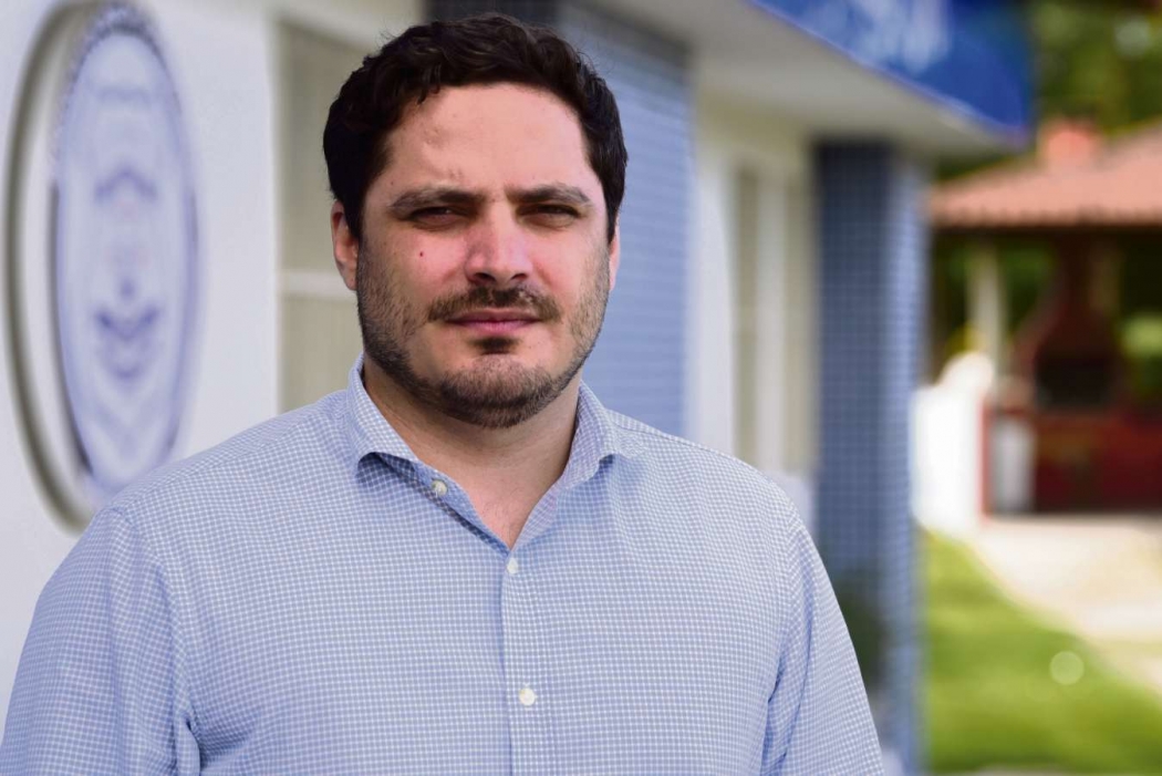 O policial civil Humberto Mileip já nem discute mais sobre política com pessoas que têm outro viés ideológico. Crédito: Ricardo Medeiros