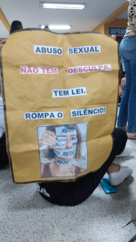 Alunos manifestam apoio a alunas que denunciaram professor por assédio em escola na Serra. Crédito: Arquivo Pessoal