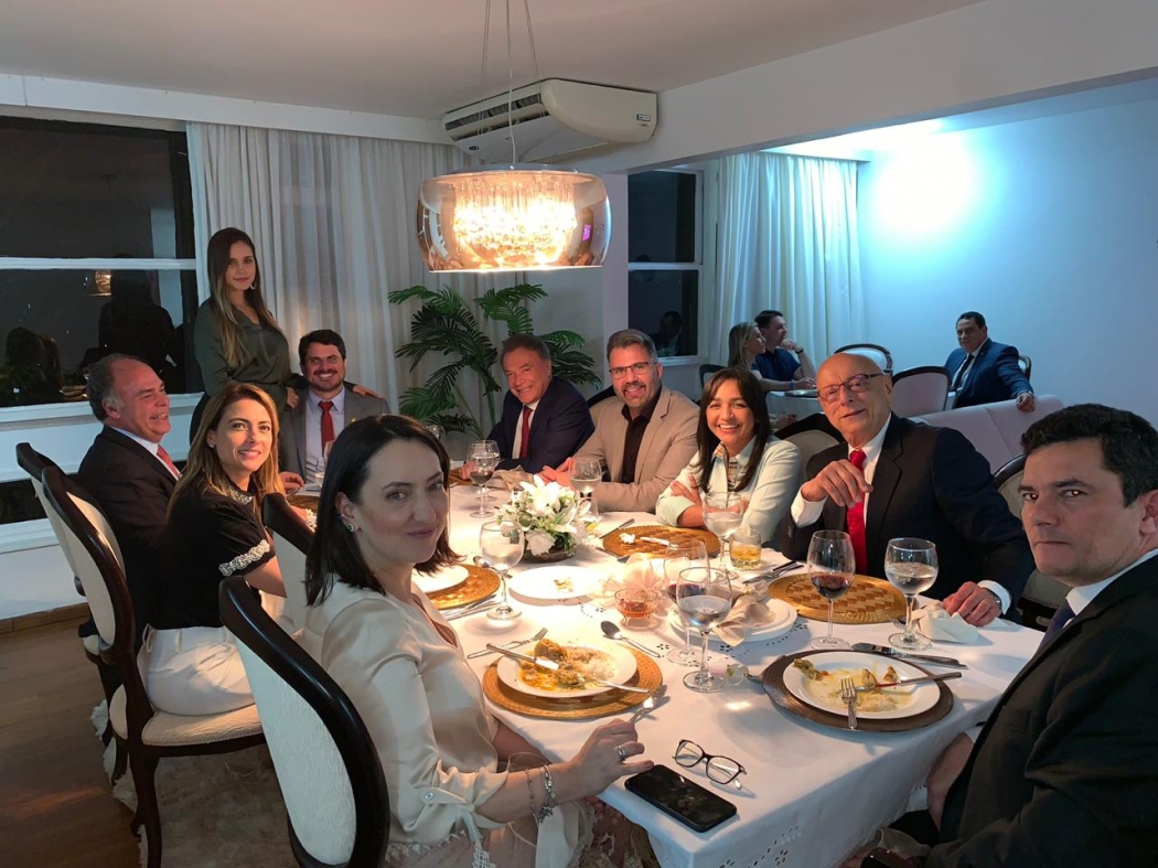 Parlamentares jantam na casa do senador Marcos do Val junto com ministro Sergio Moro. . Crédito: arquivo pessoal 
