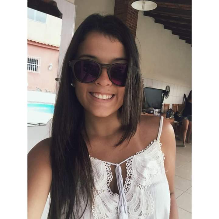 Rayanne Araújo Pitombo, 19 anos, que morreu em um acidente em Carapina neste sábado (6). Crédito: Arquivo pessoal