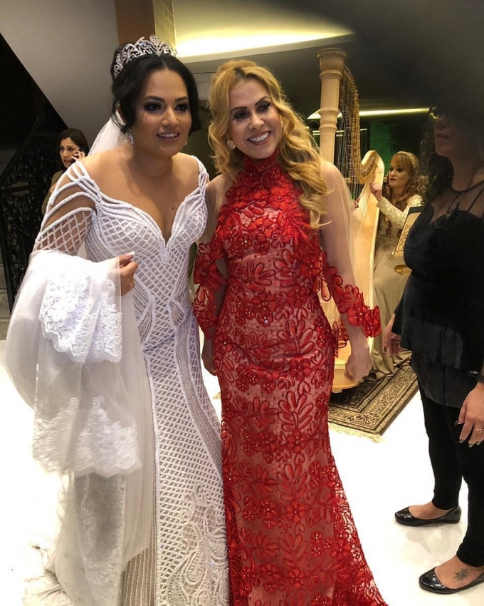 Natália Sarraff e a mãe, Joelma: dia de festão de casamento em mansão de São Paulo. Crédito: Reprodução/Instagram @joelmasemfim