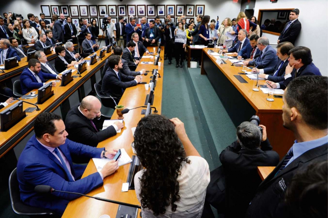 Deputados durante debate em comissão: assessores auxiliam trabalho legislativo. Crédito: Cleia Viana/Câmara dos Deputados