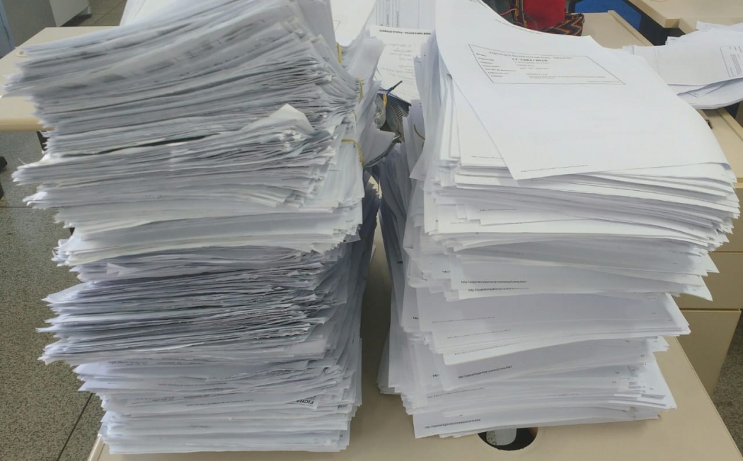 Boletins de Identificação Criminal (BICs) acumulados na Polícia Civil. Crédito: Divulgação