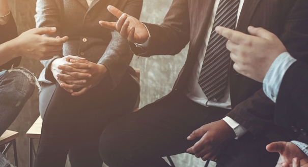 Políticos devem dialogar mais com os cidadãos