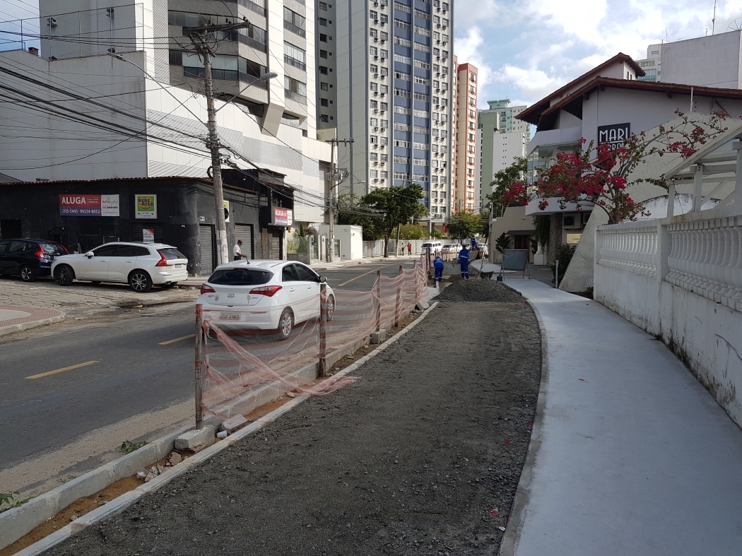 Obras em andamento na Rua da Grécia: novo prazo de entrega dado pela Prefeitura é em setembro. Crédito: José Carlos Schaeffer