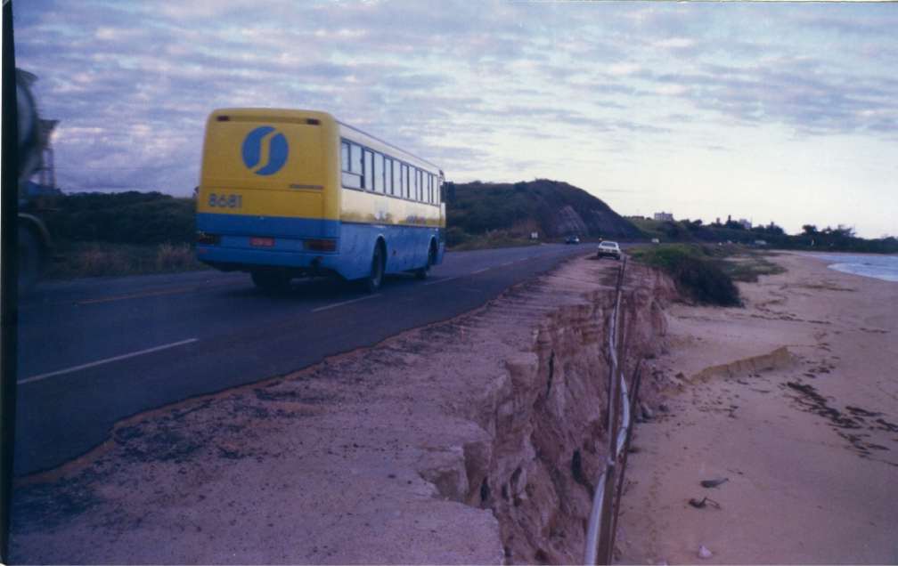 Reportagem de A GAZETA de 1997 registrou os riscos. Crédito: Enildo dos Santos/Cedoc A GAZETA