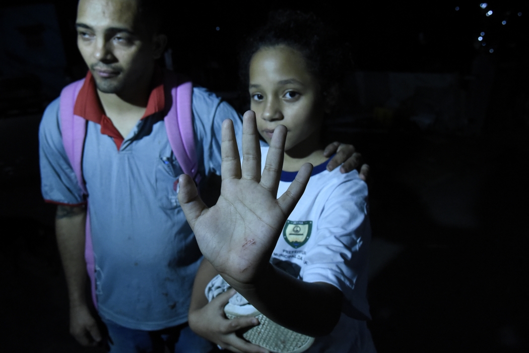 Acidente com van escolar deixou crianças feridas na noite desta quinta-feira (25), na Serra. Crédito: Carlos Alberto Silva