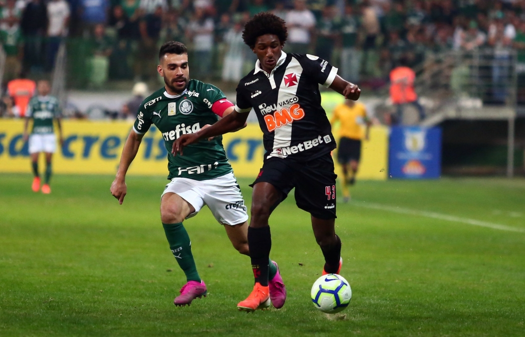 Talles Magno, do Vasco, em campo diante do Palmeiras . Crédito: Carlos Gregório Jr./Vasco