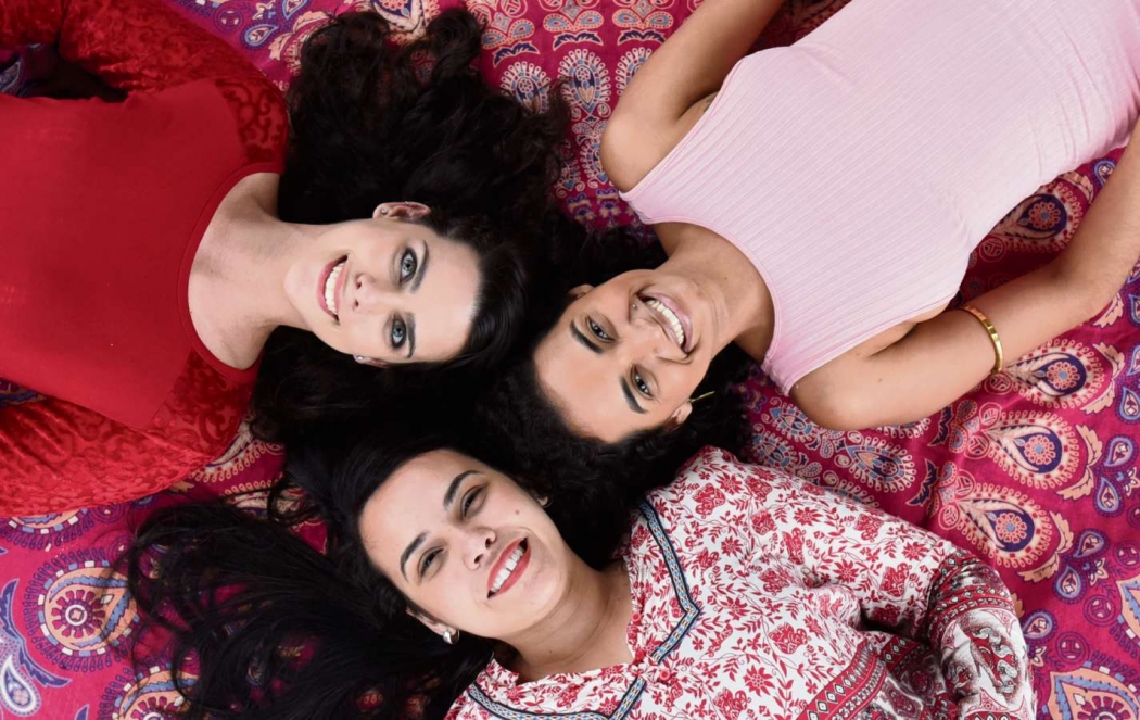 Sara, Larissa e Lívia : reconexão com o ciclo menstrual, com o próprio corpo e desconstrução de padrões impostos pelo patriarcado na sociedade. Crédito:              Vitor Jubini                       