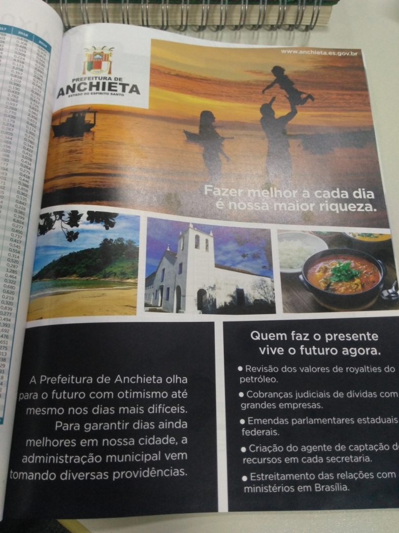 Anúncio publicado pela Prefeitura de Anchieta na revista &quot;Finanças dos Municípios Capixabas&quot; (edição 2019). Crédito: Reprodução: Revista Finanças dos Municípios Capixabas