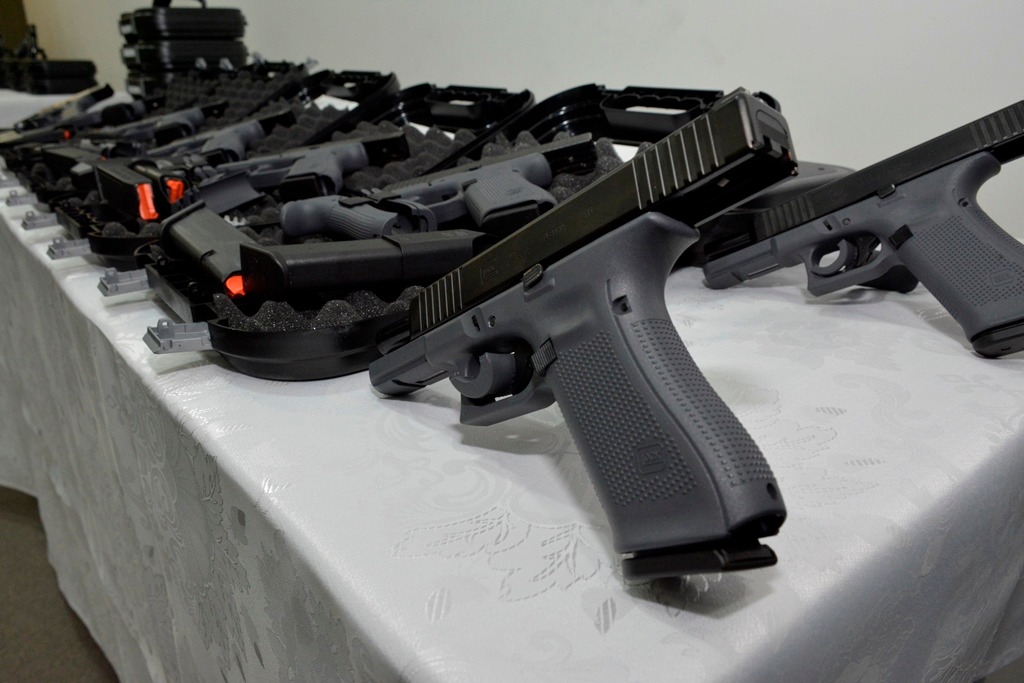 As primeiras pistolas importadas compradas pela PM no começo deste ano. Crédito: Sesp