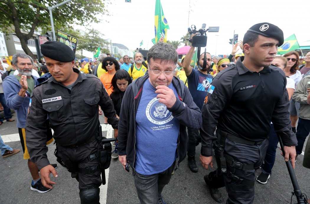 Resultado de imagem para Marcelo Madureira Ã© expulso de manifestaÃ§Ã£o apÃ³s crÃ­tica a Bolsonaro