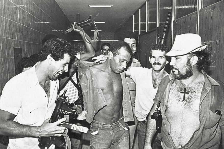  Policiais que prenderam Edmilson Cândido do Rosário. (13/12/1983). Crédito: Francisco Guedes 
