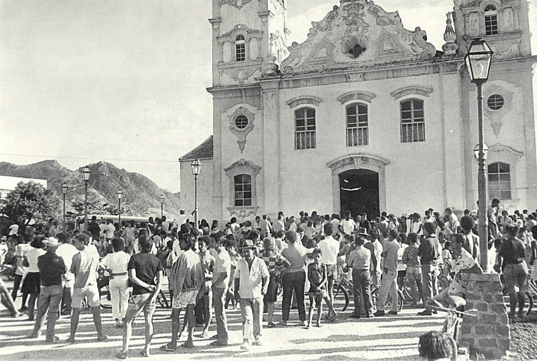 Velório Edmilson Cândido do Rosário em igreja na Serra. (28/06/1988). Crédito: Helo SantAna