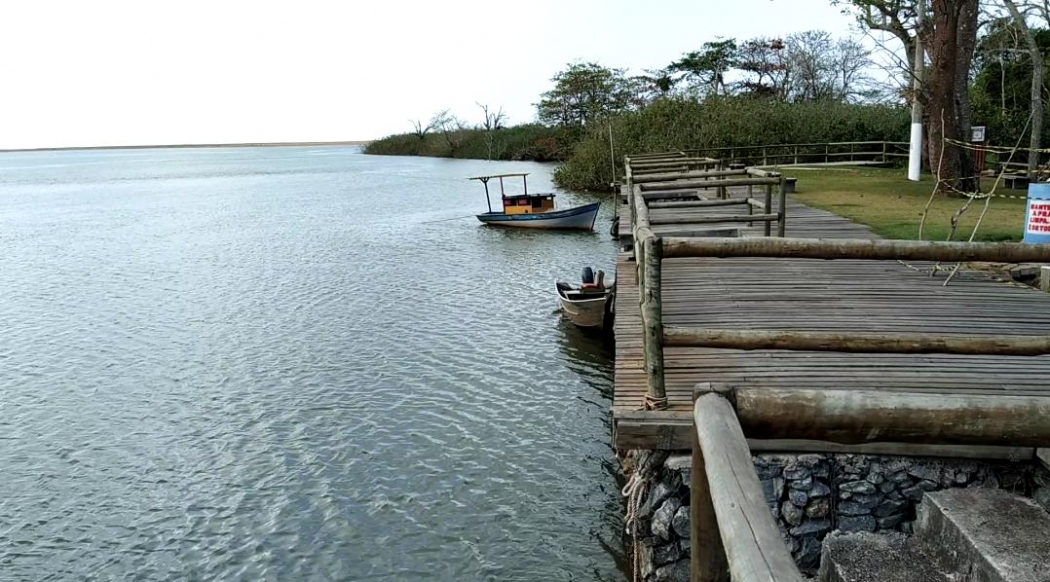 Poluído, trecho da foz do Rio Doce está impróprio para banho . Crédito: Eduardo Dias
