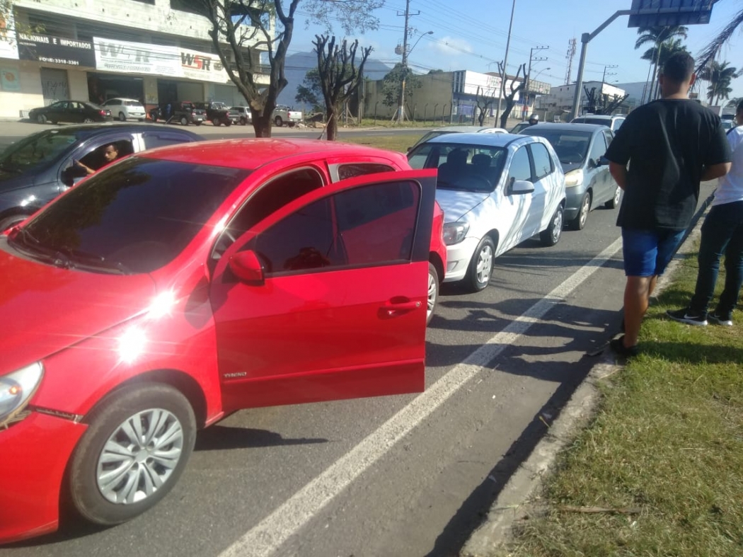 Engavetamento de quatro carros em Central de Carapina. Crédito: Caique Verlí