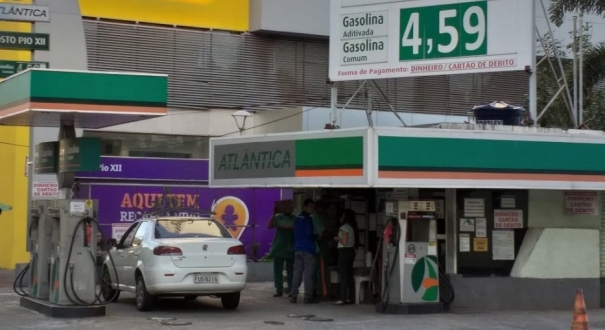 Posto de gasolina, centro de Vitória. . Crédito: Rodrigo Gavini