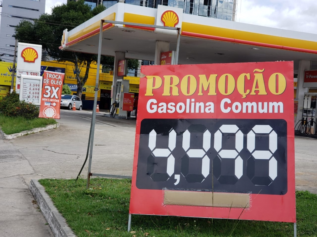 Posto na Ilha de Santa Maria: gasolina está cima dos R$ 4 desde dezembro de 2017 . Crédito: João Henrique Castro 