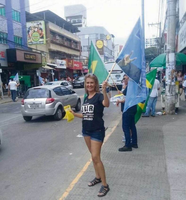 Crisley Valle, apoiadora do então candidato Jair Bolsonaro (PSL): “Eles (pessoas de esquerda) acham normal liberar as drogas, o aborto. E eu sou conservadora. Seria uma Guerra Fria ideológica”. Crédito: Facebook Crisley Valle