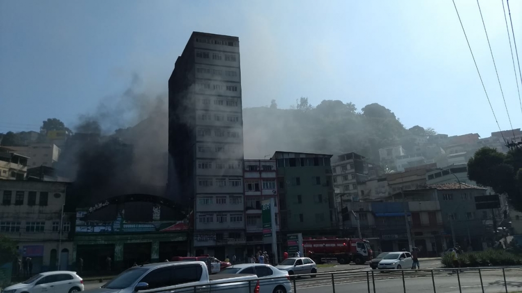 Muita fumaça após incêndio na Vila Rubim. Crédito: Vitor Jubini