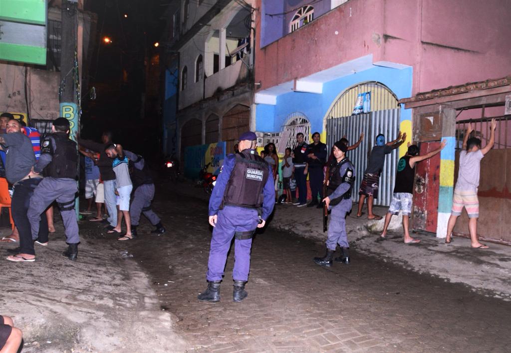 Policiais militares e guardas municipais de Vila Velha fazem operação no bairro Primeiro de Maio. Crédito: Félix Falcão - Semcom/PMVV