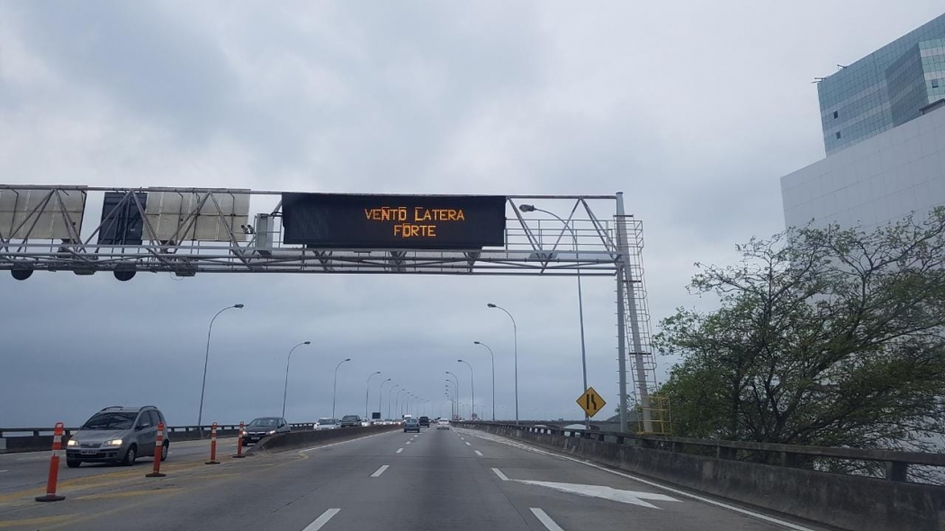 Alerta de vento forte na Terceira Ponte. Crédito: Caíque Verli