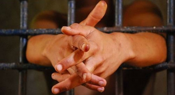 Punição para quem comete crimes na frente de parentes ou menores de idade