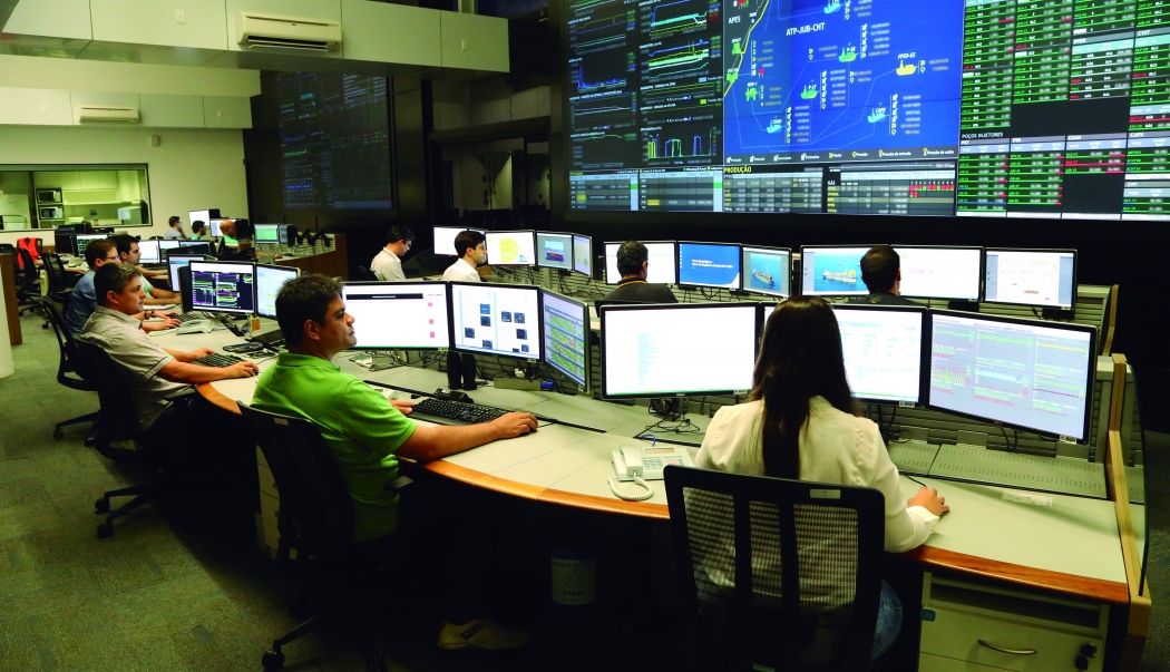 Centro de Operações Integradas (COI) da Petrobras. Sala de monitoramento das atividades fica na sede da companhia em Vitória. Crédito: Petrobras/Divulgação