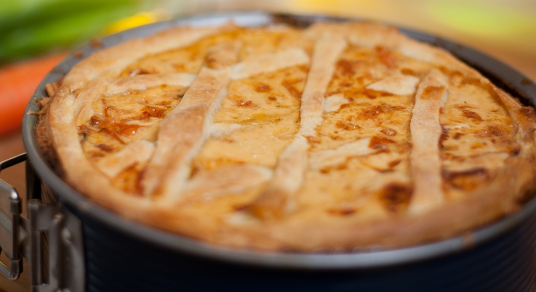 O chef Juarez ensina o preparo de uma deliciosa torta caipira de calabresa. Crédito: Pexels